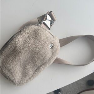 Lululemon belt fleece bag